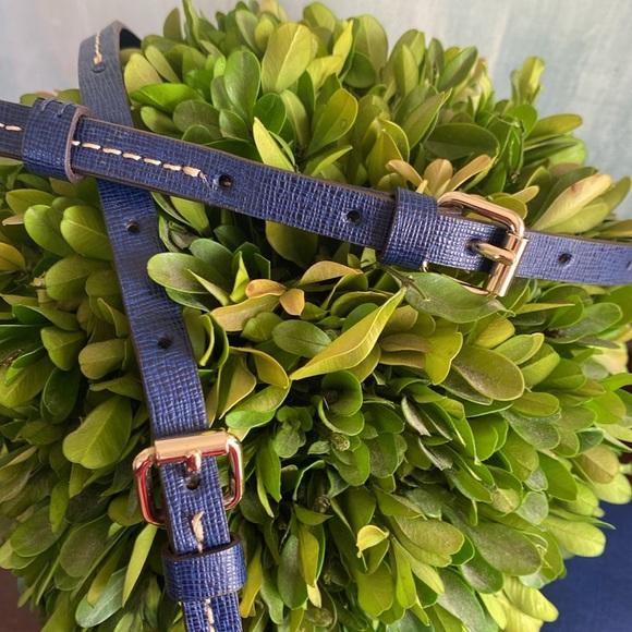 DOONEY & BOURKE "LEXI" 💙NAVY BLUE💙 LEATHER CONVERTIBLE CROSSBODY BAG 🌟EUC🌟 - Picture 8 of 17